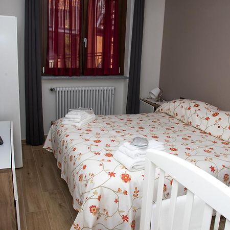 Appartamento Casa Valentin Monforte dʼAlba Esterno foto